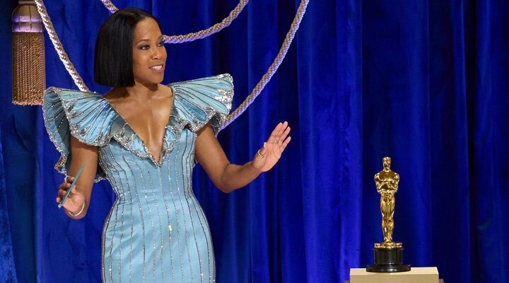  Regina King abriendo la gala de los Oscars 2021