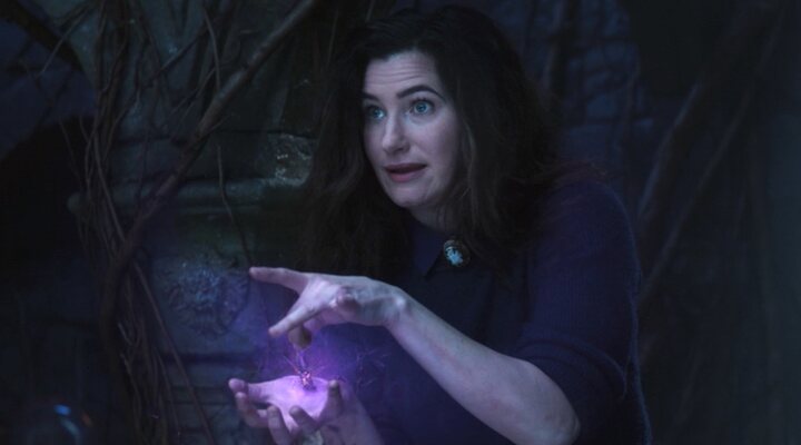 Kathryn Hahn como Agatha Harkness