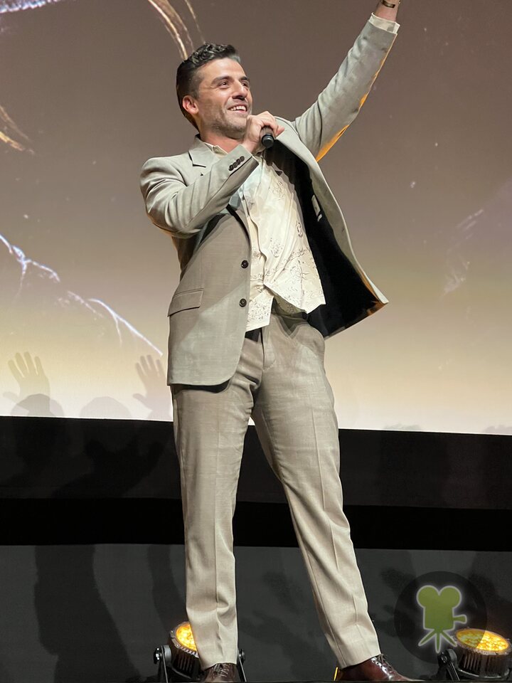 Oscar Isaac en la premiere de 'Caballero Luna' en Madrid