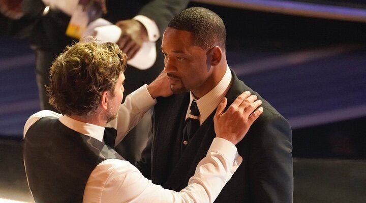  Will Smith con Bradley Cooper en los Oscar 2022