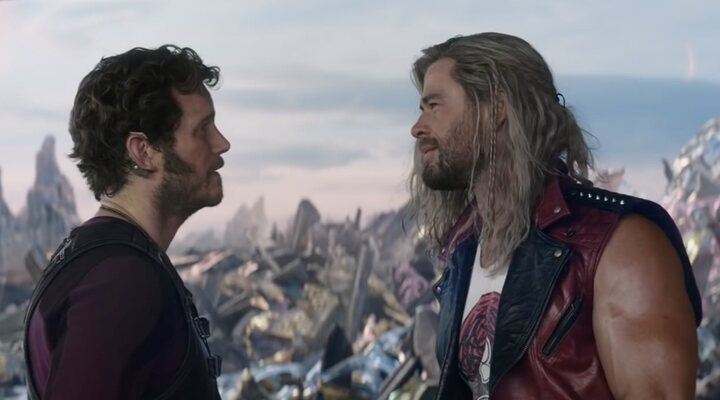 Chris Pratt y Chris Hemsworth en 'Thor: Love and Thunder'