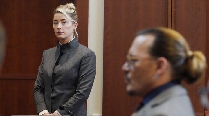 Amber Heard y Johnny Depp en el juicio por difamación