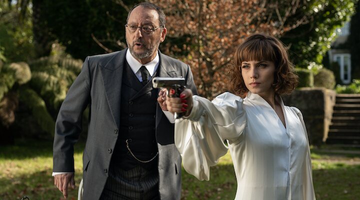 Jean Reno y Aura Garrido