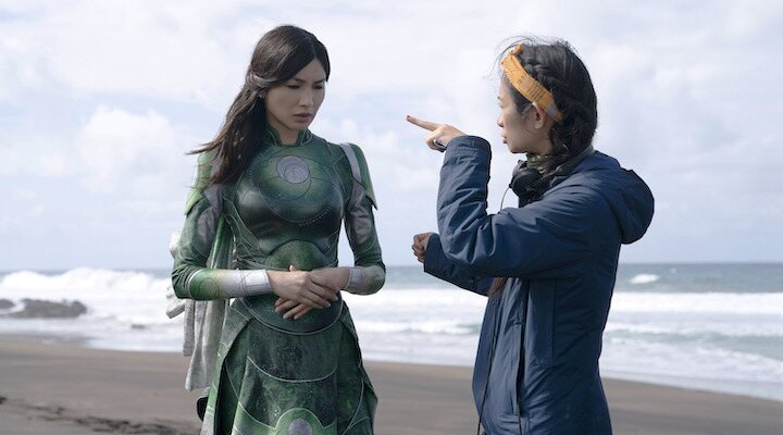 Chloé Zhao y Gemma Chan en el rodaje de 'Eternals'