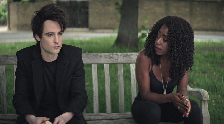  Tom Sturridge y Kirby Howell-Baptiste en 'The Sandman'