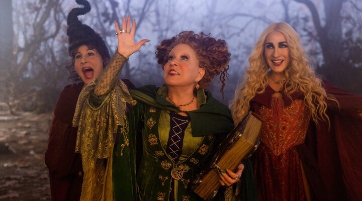  Sarah Jessica Parker, Bette Midler y Kathy Najimy en 'El retorno de las brujas 2' (2022)