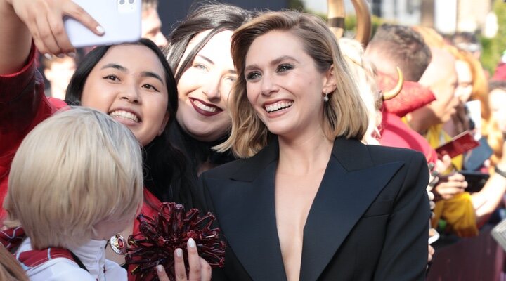  Elizabeth Olsen en la alfombra roja de la premiere de 'Doctor Strange en el multiverso de la locura'