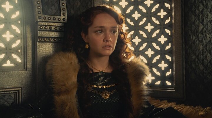 Olivia Cooke como Alicent Hightower