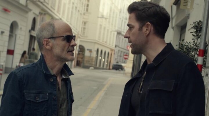  Michael Kelly y John Krasinski en 'Jack Ryan'