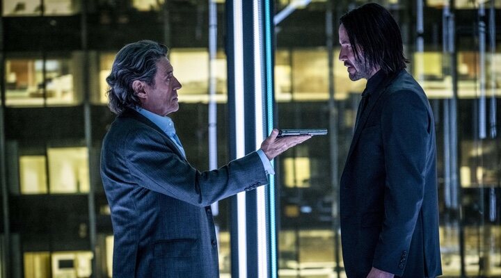  Ian McShane y Keanu Reeves en la saga 'John Wick'