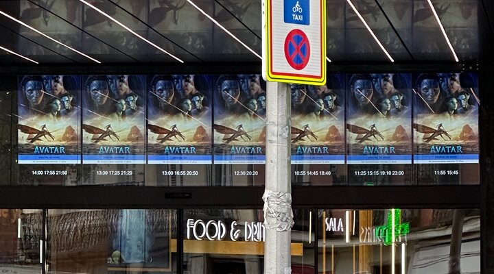 Sesiones de 'Avatar: El sentido del agua' en un cine de Madrid