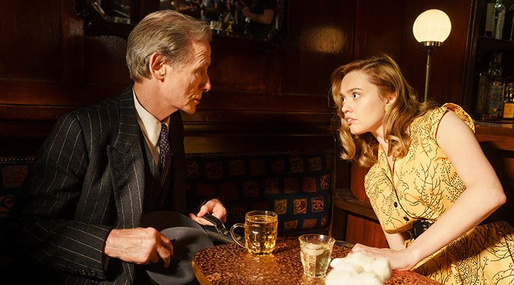 Bill Nighy y Aimee Lou Wood en 'Living'