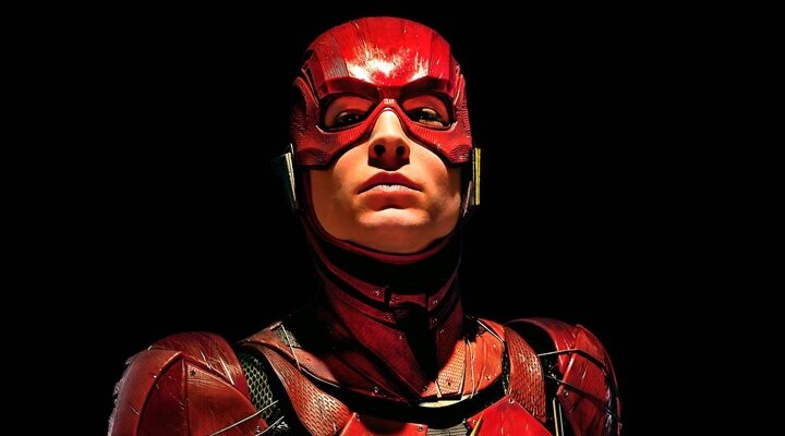 Ezra Miller como Flash