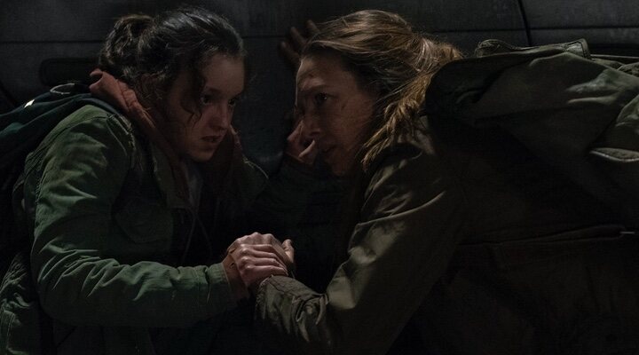  Bella Ramsey y Anna Torv en 'The Last of Us'