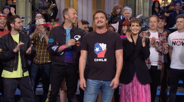 Pedro Pascal con una camiseta de Chile en 'Saturday Night Live'