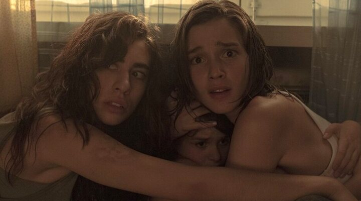 Carla Campra y Aina Quiñones en 'La Niña de la Comunion'