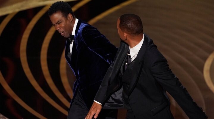  Will Smith dando un bofetón a Chris Rock en los Oscar 2022