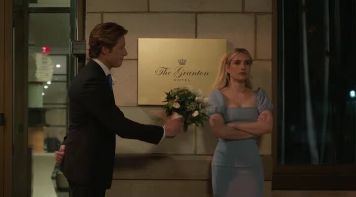 Emma Roberts y Luke Bracey en 'Sí quiero... o no'