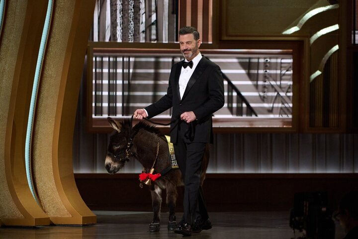 Jimmy Kimmel y la burra Jenny en los Oscar 2023