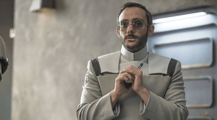  Omid Abtahi como el Dr. Pershing en 'The Mandalorian'