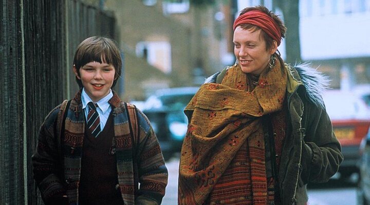 Nicholas Hoult y Toni Collette en 'Un niño grande' (2002)