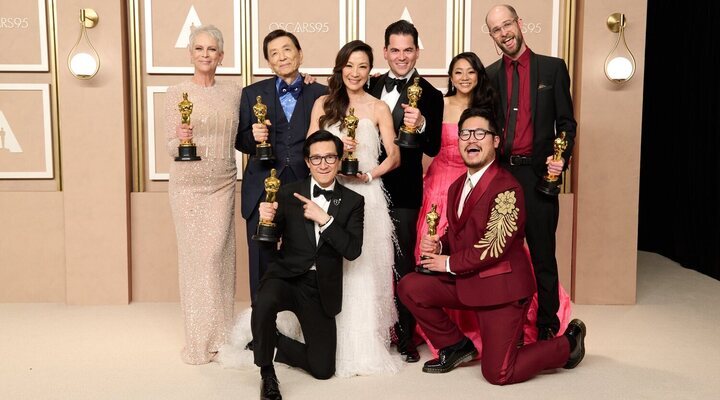 'Todo a la vez en todas partes' fue la película más exitosa de los últimos Oscars.