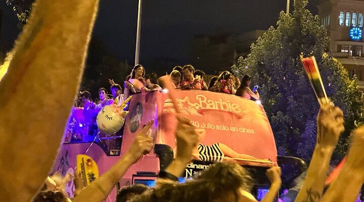 Carroza de 'Barbie' en el Orgullo de Madrid