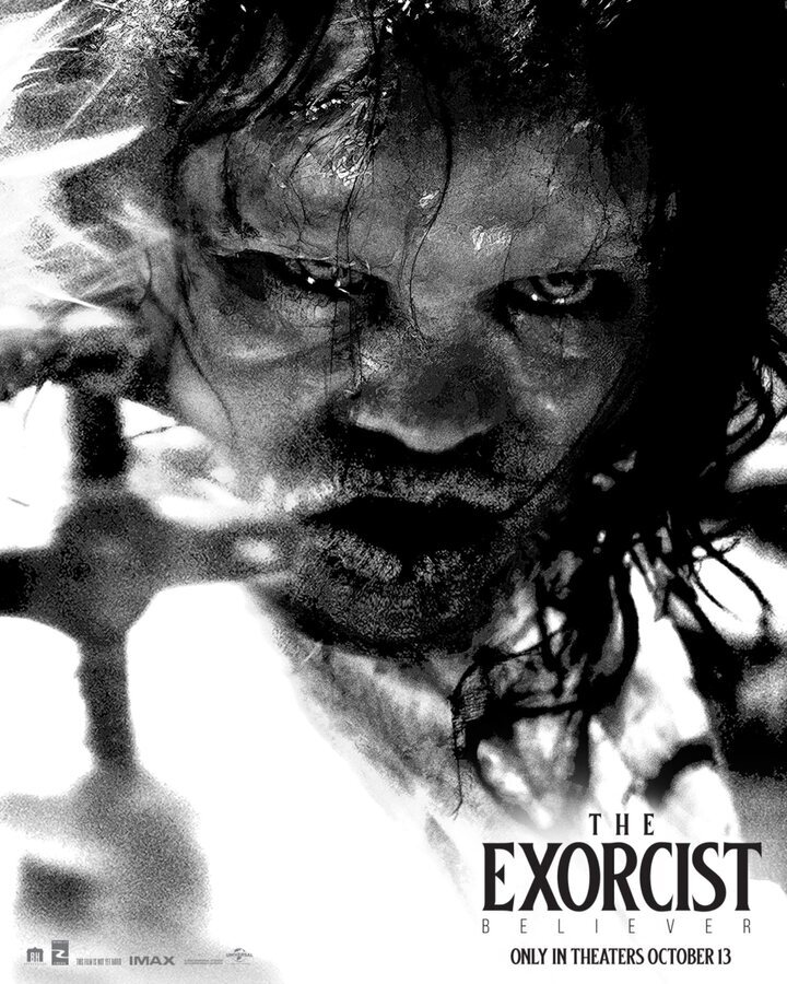 Diferente versión del póster de 'El Exorcista:Creyente'.