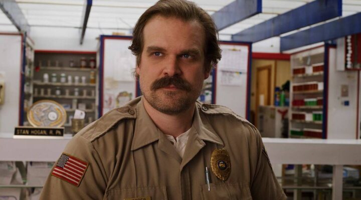  David Harbour como Hopper en 'Stranger Things'