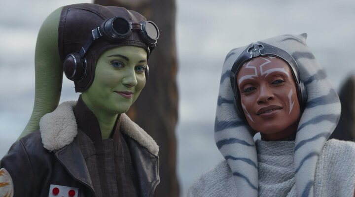 Mary Elizabeth Winstead y Rosario Dawson en 'Ahsoka'