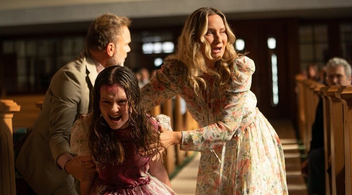 Olivia O'Neill como una de las niñas poseídas por el demonio en 'El Exorcista: Creyente'