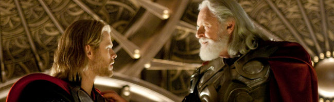 Chris Hemsworth y Anthony Hopkins en Thor