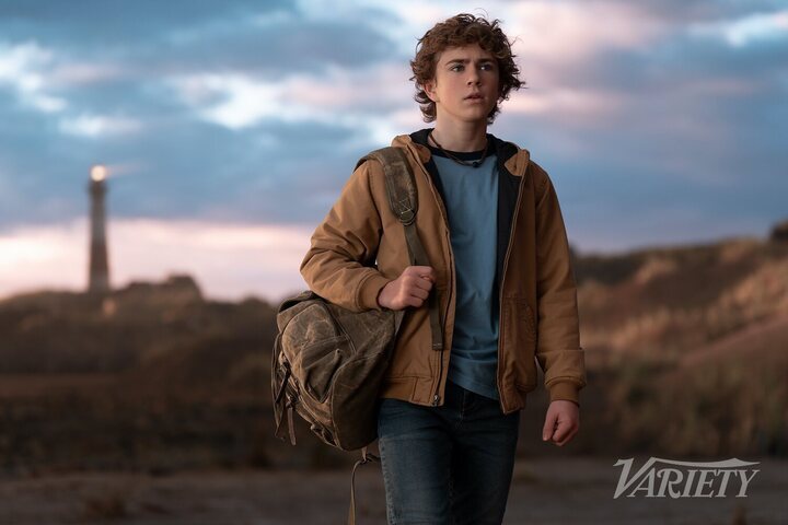 Walker Scobell como Percy Jackson