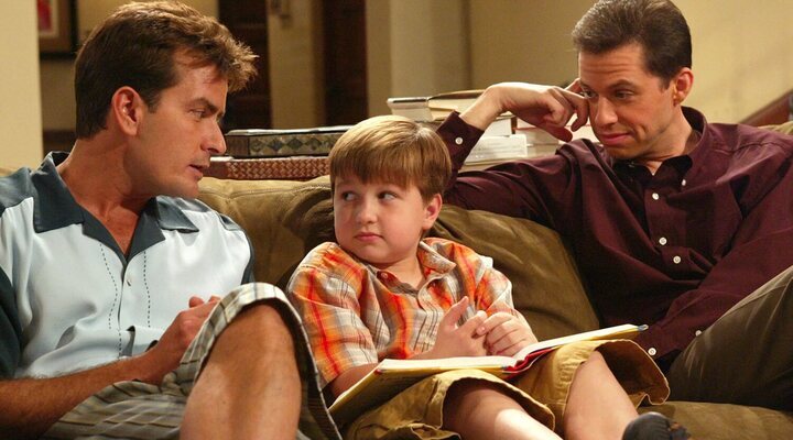 Charlie Sheen, Jon Cryer y Angus T. Jones