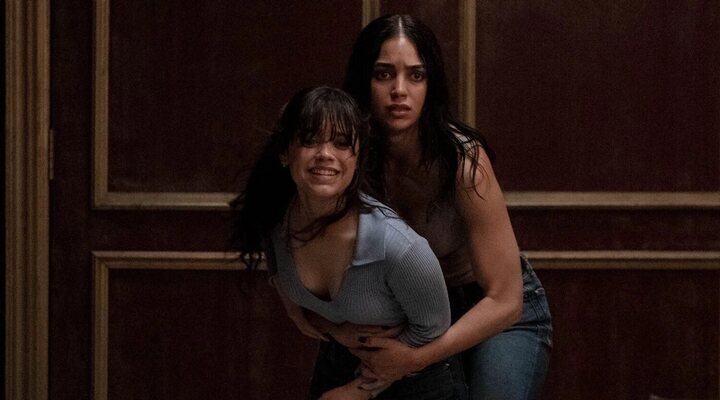 Melissa Barrera y Jenna Ortega en 'Scream V' (Paramount Pictures)