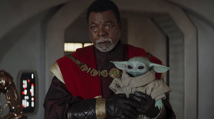 Carl Weathers con Grogu en 'The Mandalorian'