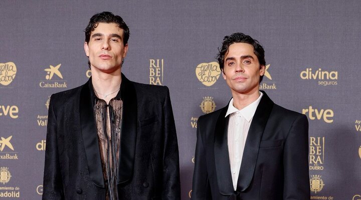 Los Javis en la alfombra roja de los Premios Goya 2024 (Foto: Gtres)