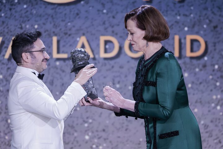 J.A. Bayona y Sigourney Weaver