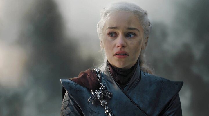 Emilia Clarke como Daenerys Targaryen