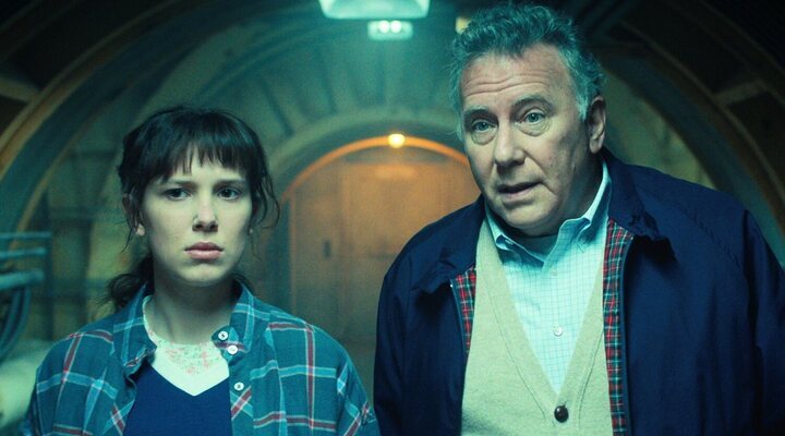 Millie Bobby Brown y Paul Reiser en 'Stranger Things'