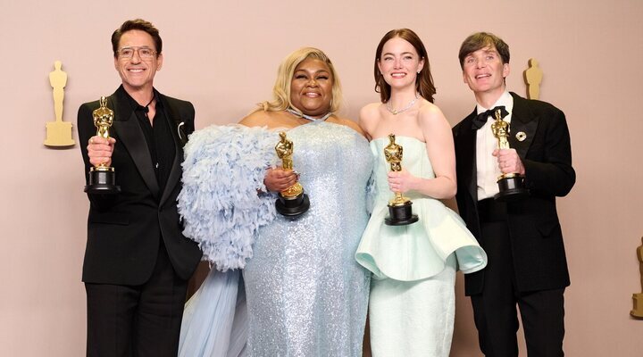 Robert Downey Jr., Da'Vine Joy Randolph, Emma Stone y Cillian Murphy con sus Oscars