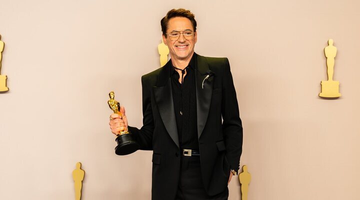 Robert Downey Jr. con el Oscar