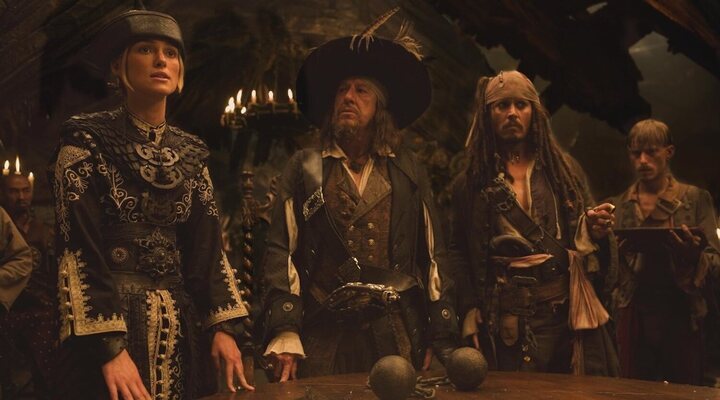  Johnny Deep, Geoffrey Rush y Keira Knightley en 'Piratas del Caribe: En el fin del mundo'