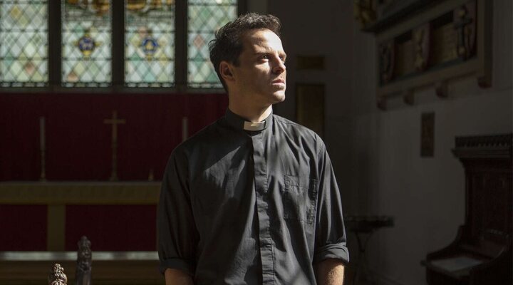 Andrew Scott como el sacerdote de 'Fleabag'