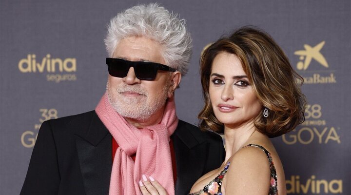 Penélope Cruz y Pedro Almodóvar en los Goya 2024