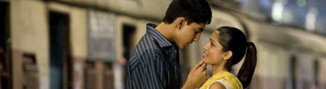 Dev Patel y Freida Pinto en Slumdog Millionaire