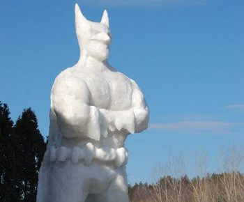 Escultura de nieve de Batman