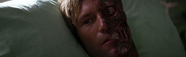 Aaron Eckhart en El caballero oscuro como Harvey Dent