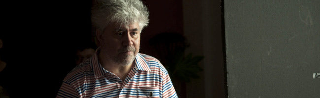 Pedro Almodovar en el set de La piel que habito