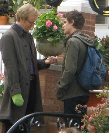 Rhys Ifans y Andrew Garfield en el set de The amazing Spider-Man